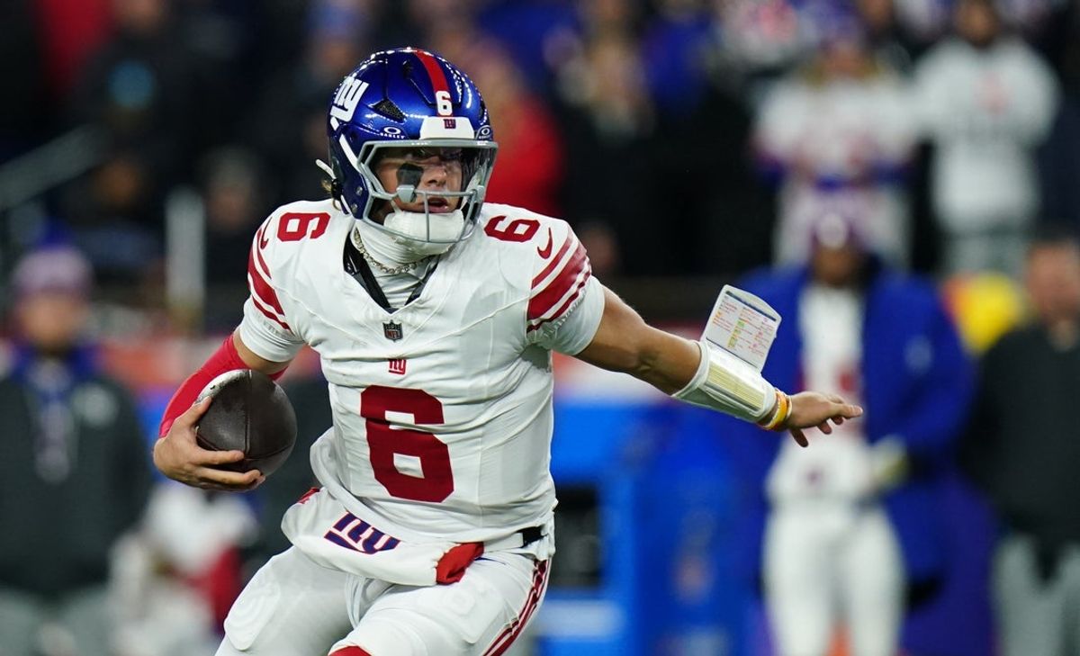 Dec 1, 2025; Foxborough, Massachusetts, USA; New York Giants quarterback Jaxson Dart (6) runs with the ball during the second quarter against the New England Patriots at Gillette Stadium. Mandatory Credit: David Butler II-Imagn Images