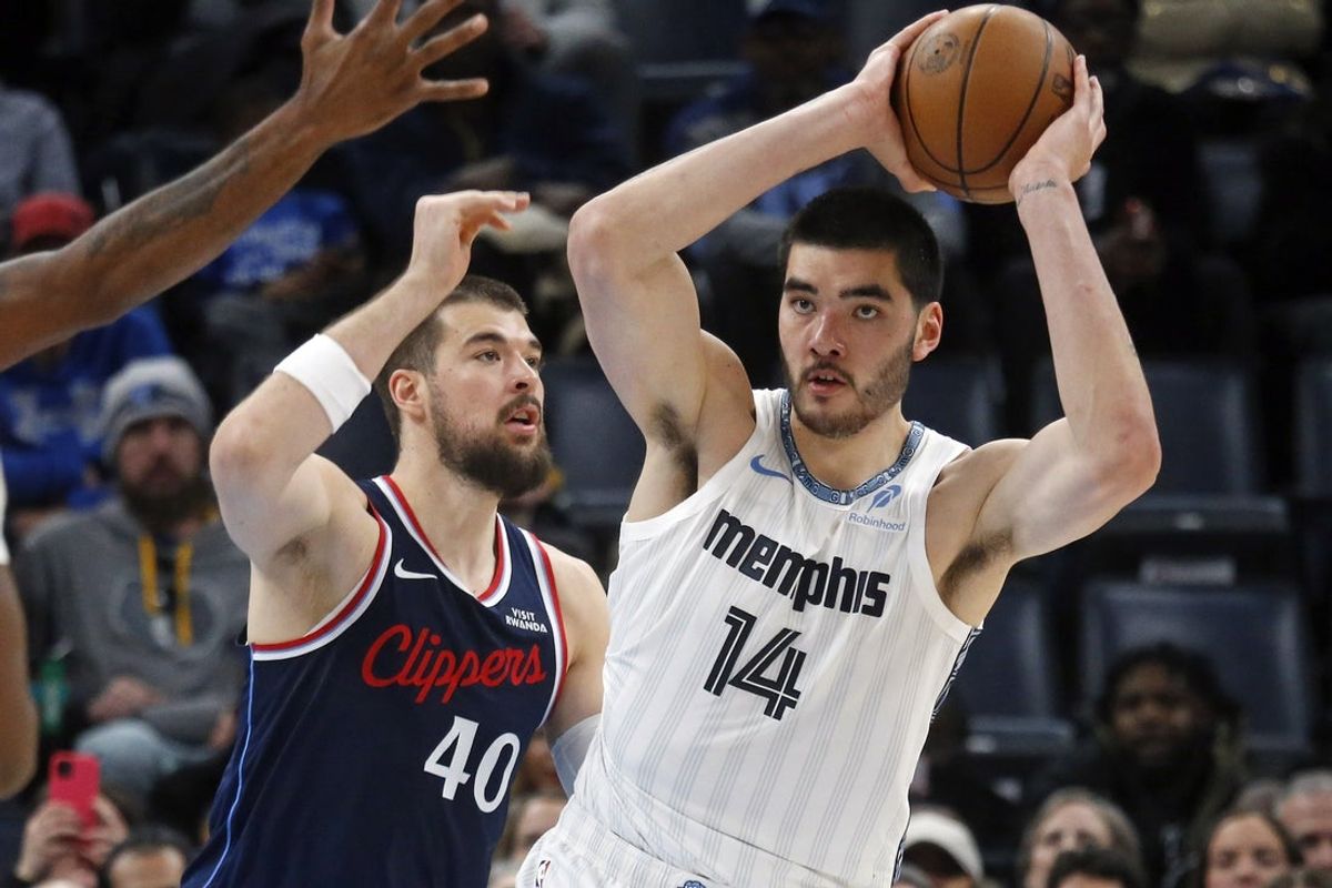 Dec 5, 2025; Memphis, Tennessee, USA; Memphis Grizzlies center Zach Edey (14) handles the ball as Los Angeles Clippers center Ivica Zubac (40) defends during the third quarter at FedExForum. Mandatory Credit: Petre Thomas-Imagn Images