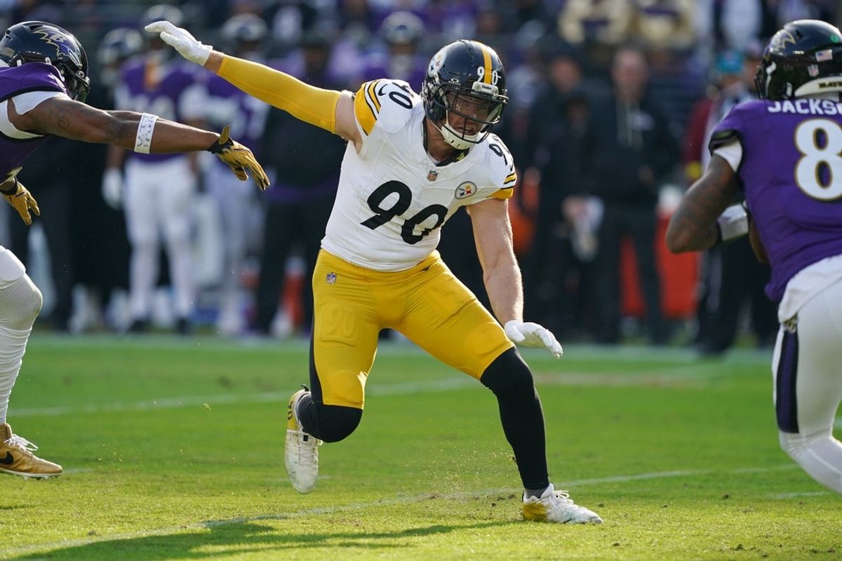 Dec 7, 2025; Baltimore, Maryland, USA; Pittsburgh Steelers linebacker T.J. Watt (90) chases down Baltimore Ravens quarterback Lamar Jackson (8) during the first half at M&T Bank Stadium. Mandatory Credit: Mitch Stringer-Imagn Images