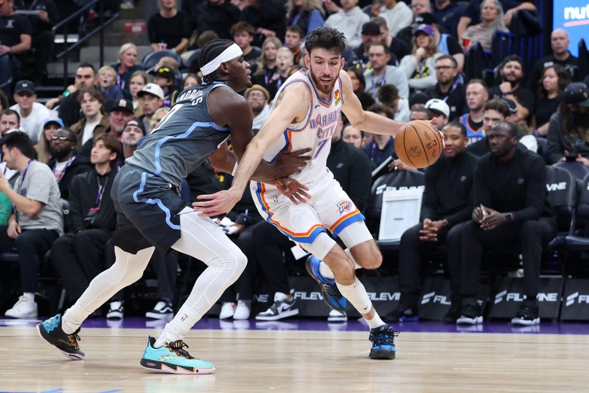 Dec 7, 2025; Salt Lake City, Utah, USA; Oklahoma City Thunder center Chet Holmgren (7) drives against Utah Jazz forward Taylor Hendricks (0) during the second quarter at Delta Center. Mandatory Credit: Rob Gray-Imagn Images
