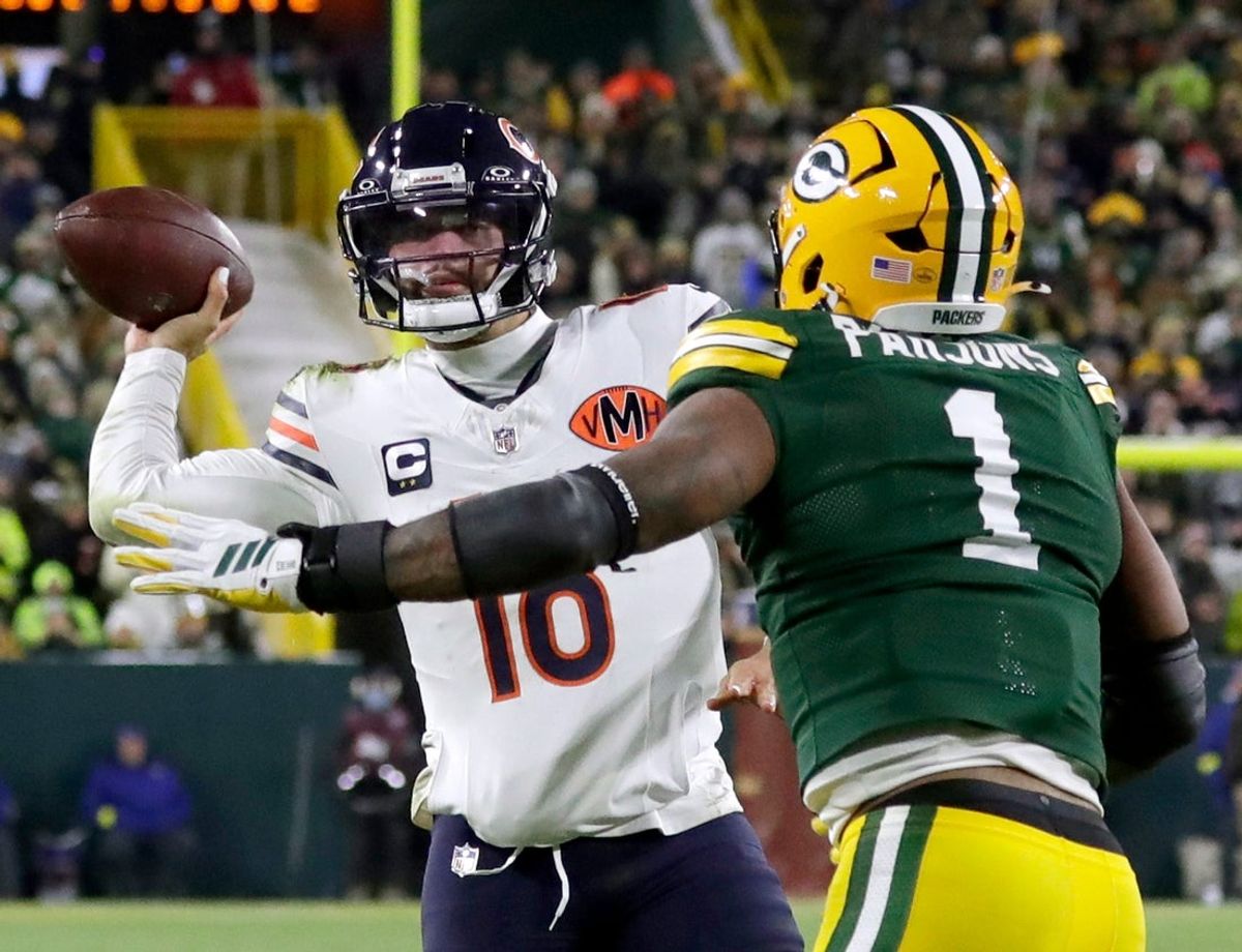 Green Bay Packers defensive end Micah Parsons (1) pressures Chicago Bears quarterback Caleb Williams (18) on Sunday, December 7, 2025, at Lambeau Field in Green Bay, Wis. The Packers defeated the Bears 28-21.
Wm. Glasheen USA TODAY NETWORK-Wisconsin