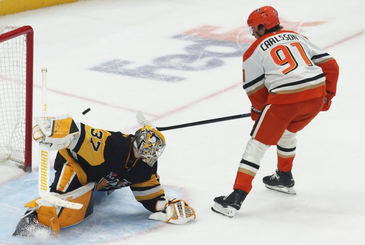 Dec 9, 2025; Pittsburgh, Pennsylvania, USA;  Anaheim Ducks center Leo Carlsson (91) scores the game winning goal against Pittsburgh Penguins goaltender Arturs Silovs (37) in a shootout at PPG Paints Arena. Mandatory Credit: Charles LeClaire-Imagn Images