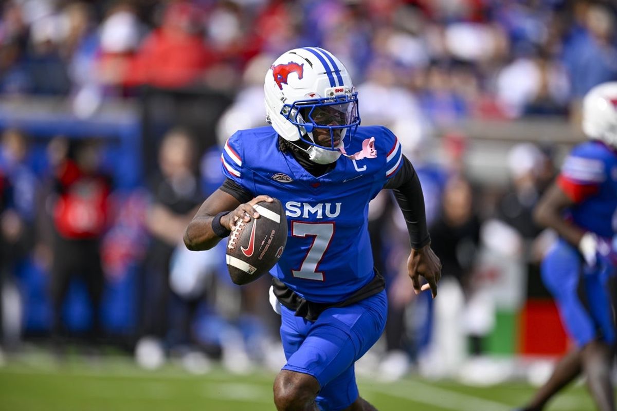 Nov 22, 2025; Dallas, Texas, USA;  SMU Mustangs quarterback Kevin Jennings (7) runs with the ball during the game between the Mustangs and the Cardinals at Gerald J. Ford Stadium. Mandatory Credit: Jerome Miron-Imagn Images