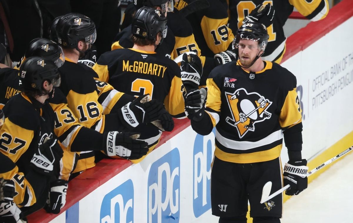 Dec 13, 2025; Pittsburgh, Pennsylvania, USA;  Pittsburgh Penguins right wing Anthony Mantha (39) celebrates with the Penguins bench after scoring against the San Jose Sharks during the third period at PPG Paints Arena. Mandatory Credit: Charles LeClaire-Imagn Images