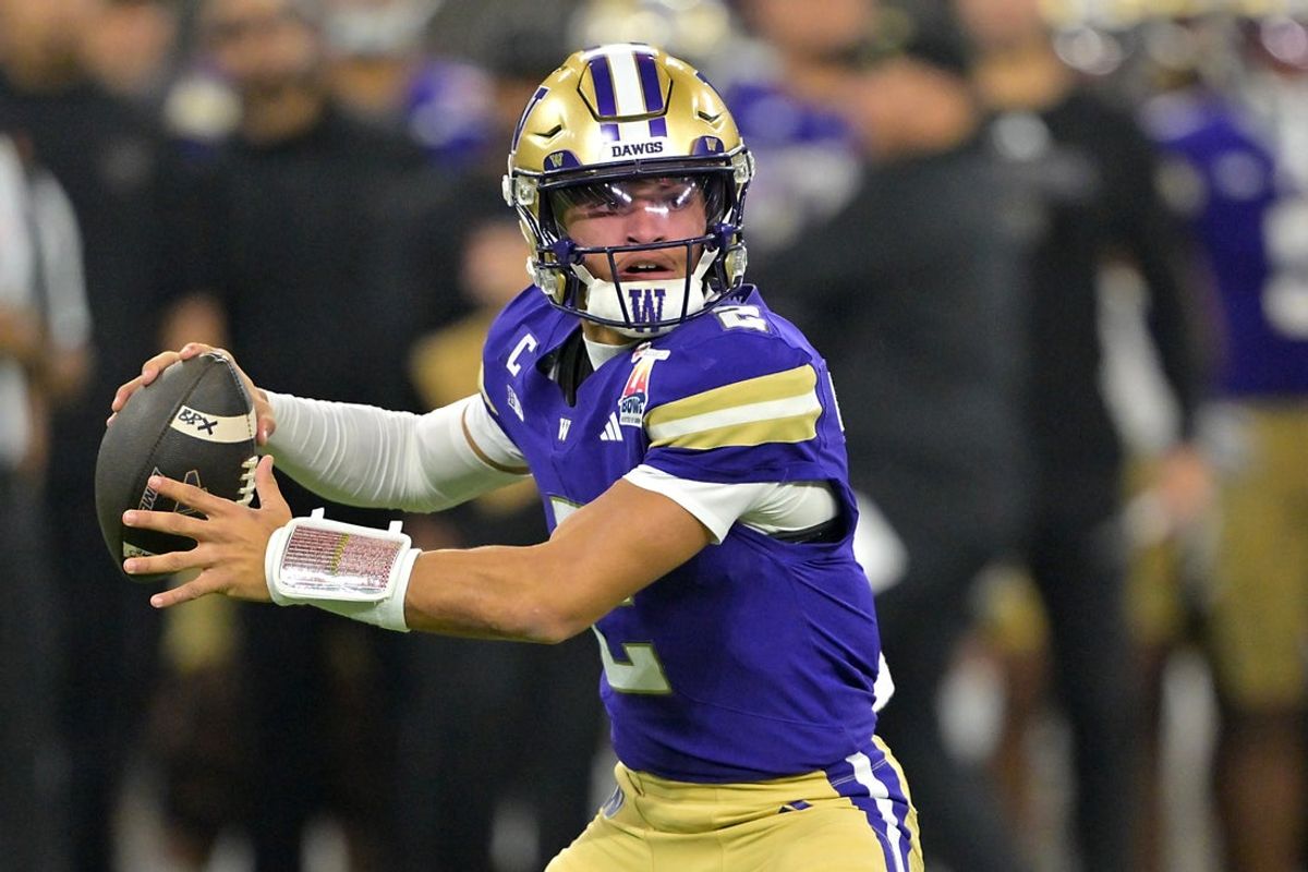 Dec 13, 2025; Inglewood, CA, USA;  Washington Huskies quarterback Demond Williams Jr. (2) sets to pass in the first half of the LA Bowl against the Boise State Broncos at SoFi Stadium. Mandatory Credit: Jayne Kamin-Oncea-Imagn Images