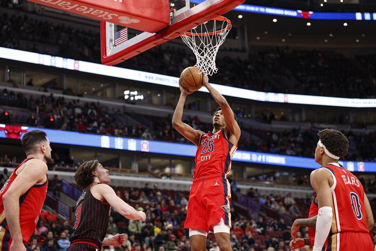 Dec 14, 2025; Chicago, Illinois, USA; New Orleans Pelicans forward Trey Murphy III (25) goes to the basket against the Chicago Bulls during the second half at United Center. Mandatory Credit: Kamil Krzaczynski-Imagn Images