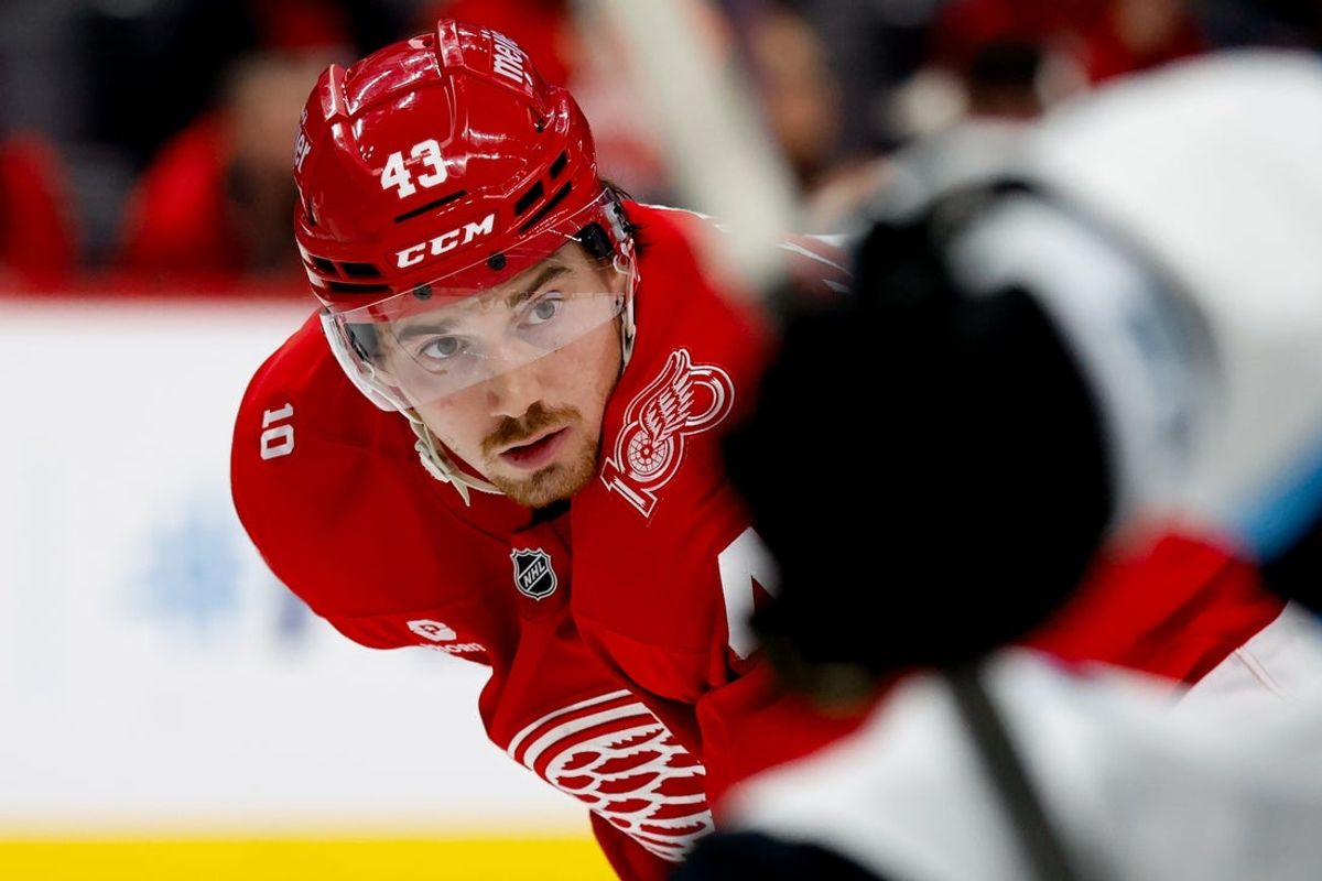Dec 17, 2025; Detroit, Michigan, USA;  Detroit Red Wings John Leonard (43) gets set during a face off in the second period against the Utah Mammoth at Little Caesars Arena. Mandatory Credit: Rick Osentoski-Imagn Images