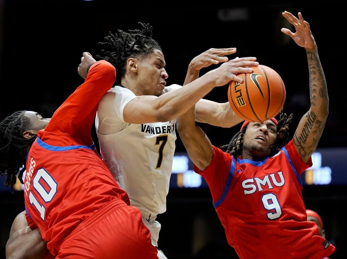 Vanderbilt guard Chandler Bing (7) battle for the ball against SMU’s Jaden Toombs (10) and B.J. Davis-Ray (9) during the first half of an NCAA college basketball game Wednesday, Dec. 3, 2025, in Nashville, Tenn.