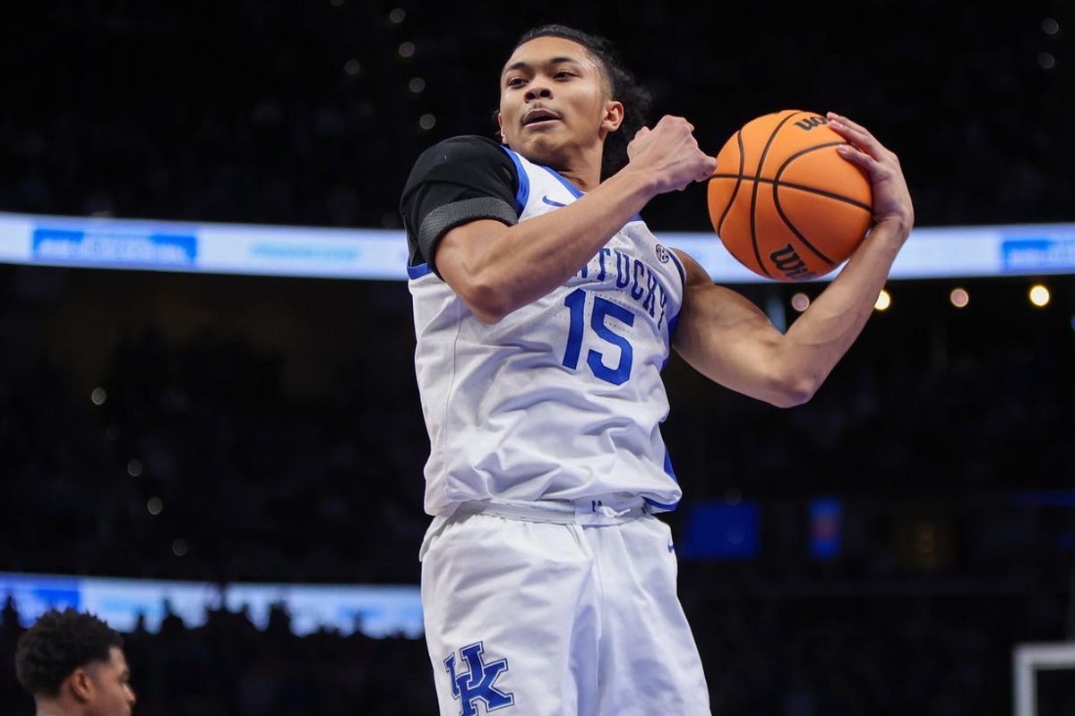 Dec 20, 2025; Atlanta, Georgia, USA; Kentucky Wildcats guard Jaland Lowe (15) grabs a rebound against the St. John Red Storm in the second half at State Farm Arena. Mandatory Credit: Brett Davis-Imagn Images