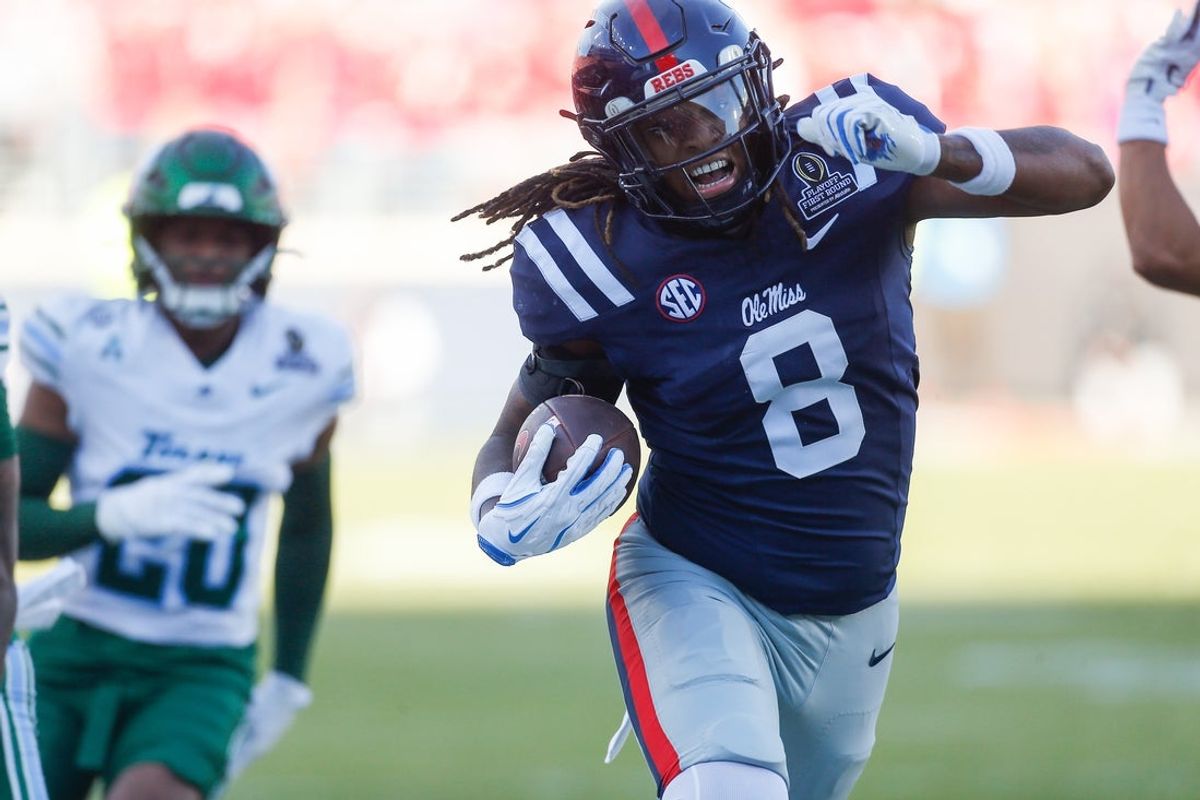 Dec 20, 2025; Oxford, MS, USA; Mississippi Rebels tight end Dae'Quan Wright (8) runs after the catch against the Tulane Green Wave during the first half of a game at Vaught-Hemingway Stadium. Mandatory Credit: Petre Thomas-Imagn Images