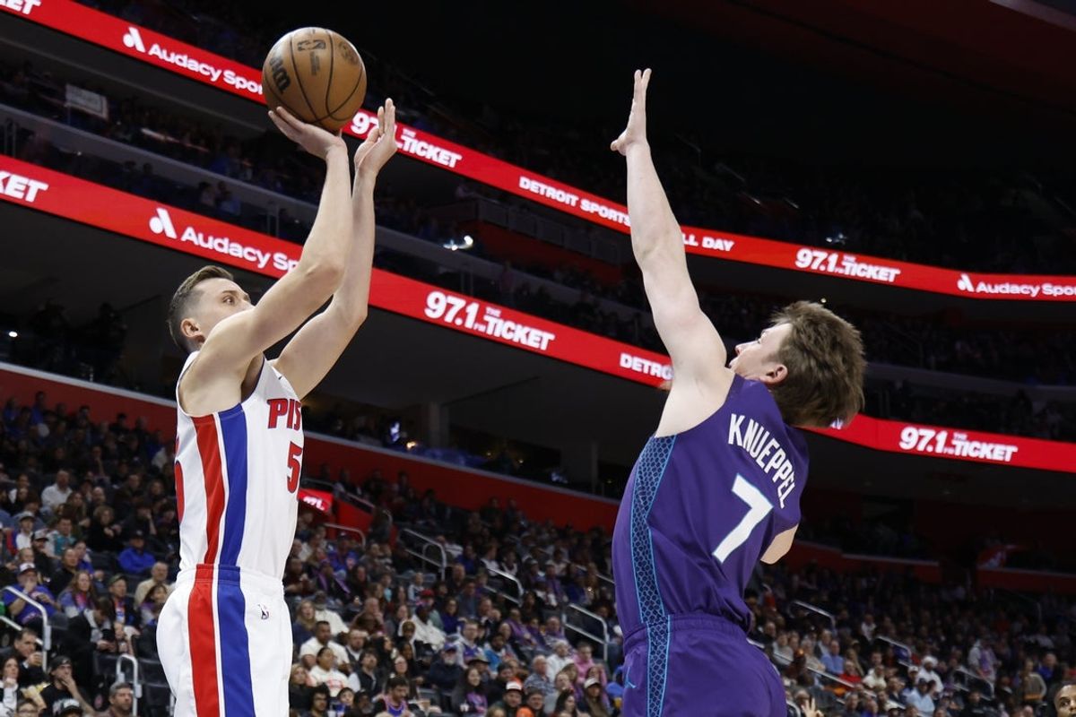 Dec 20, 2025; Detroit, Michigan, USA;  Detroit Pistons forward Duncan Robinson (55) shoots over Charlotte Hornets guard Kon Knueppel (7) in the first half at Little Caesars Arena. Mandatory Credit: Rick Osentoski-Imagn Images