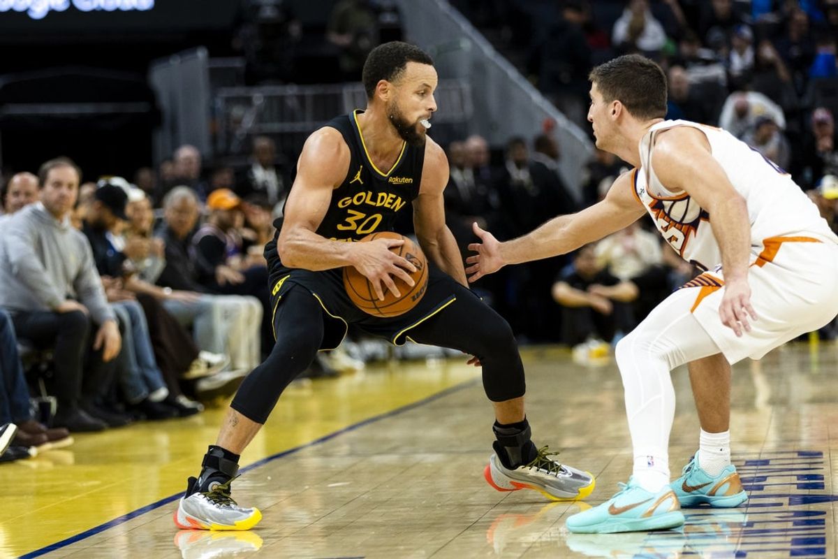 Dec 20, 2025; San Francisco, California, USA; Golden State Warriors guard Stephen Curry (30) controls the ball against the Phoenix Suns during the third quarter at Chase Center. Mandatory Credit: John Hefti-Imagn Images