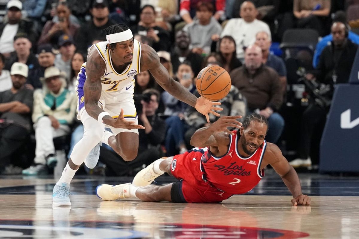 Dec 20, 2025; Inglewood, California, USA; Los Angeles Lakers forward Jarred Vanderbilt (left) and LA Clippers forward Kawhi Leonard reach for the ball in the second half at Intuit Dome. Mandatory Credit: Kirby Lee-Imagn Images