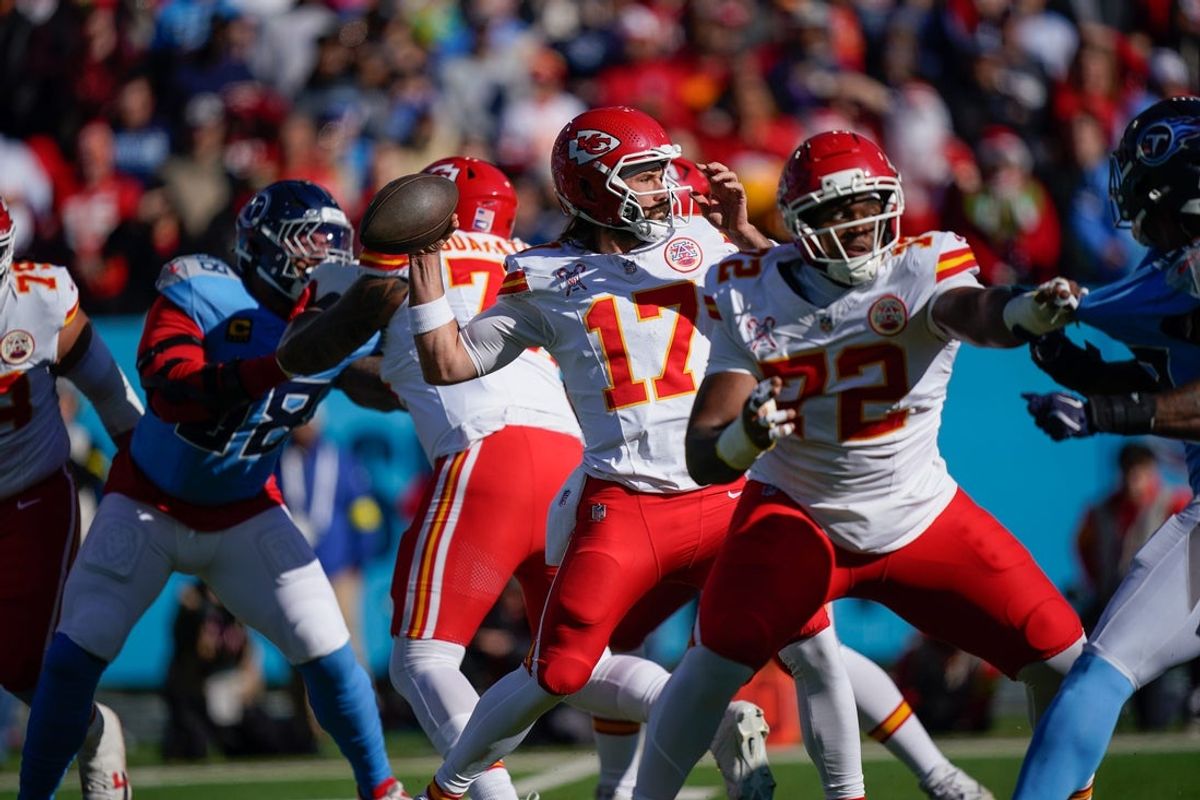 Kansas City Chiefs quarterback Gardner Minshew (17) passes during the first quarter against the Tennessee Titans at Nissan Stadium in Nashville, Tenn., Sunday, Dec. 21, 2025.