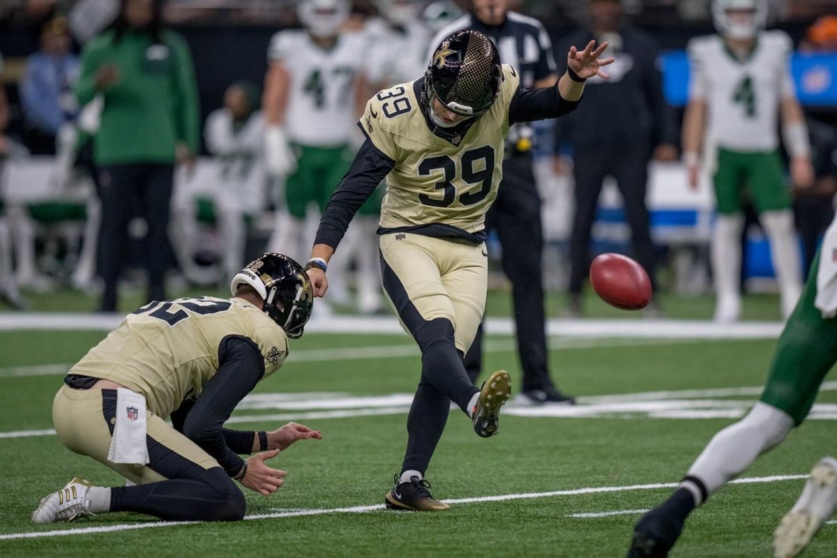 Dec 21, 2025; New Orleans, Louisiana, USA; New Orleans Saints kicker Charlie Smyth (39) makes a field goal against the New York Jets during the first half at Caesars Superdome. Mandatory Credit: Matthew Hinton-Imagn Images