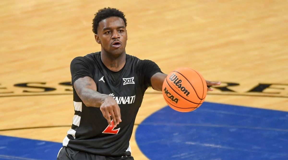 Cincinnati Bearcats guard Jizzle James (2) passes the ball Sunday, Dec. 21, 2025, during the NCAA men’s basketball game against the Clemson Tigers at Bon Secours Wellness Arena in Greenville, South Carolina. Clemson Tigers won 68-65.