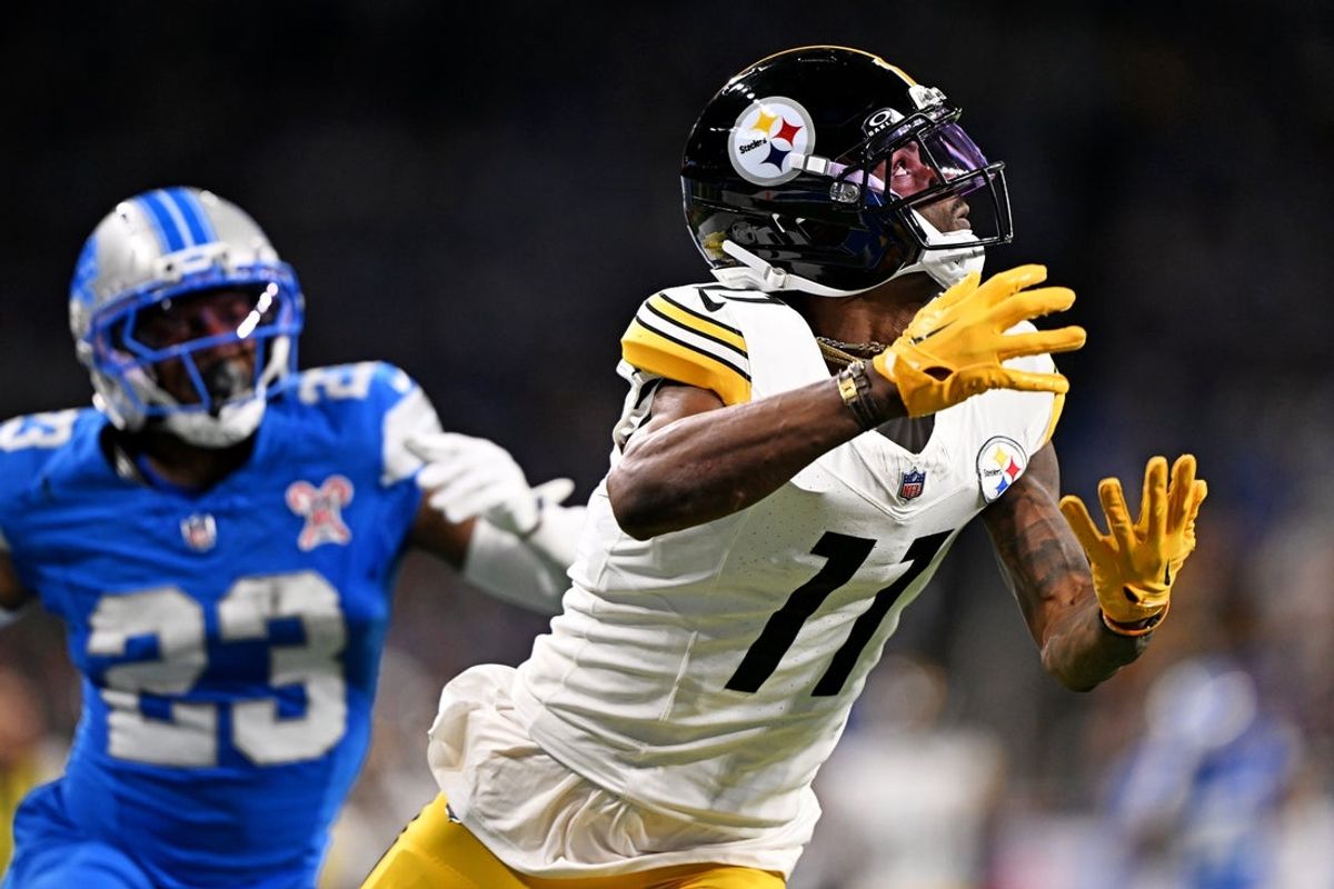 Dec 21, 2025; Detroit, Michigan, USA; Pittsburgh Steelers wide receiver Marquez Valdes-Scantling (11) catches a pass during the fourth quarter against the Detroit Lions at Ford Field. Mandatory Credit: Lon Horwedel-Imagn Images