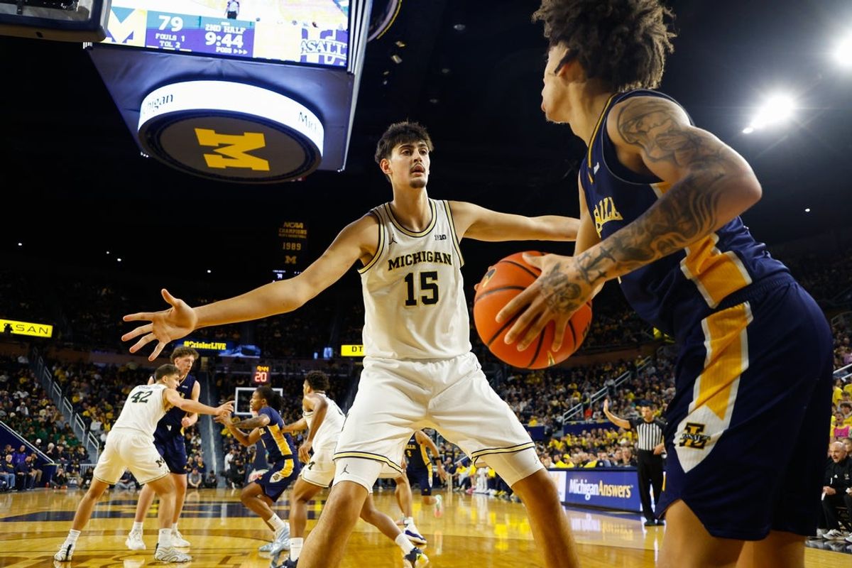 Dec 21, 2025; Ann Arbor, Michigan, USA; Michigan Wolverines center Aday Mara (15) guards La Salle Explorers guard Ashton Walker (1) during the second half at Crisler Center. Mandatory Credit: Brian Bradshaw Sevald-Imagn Images