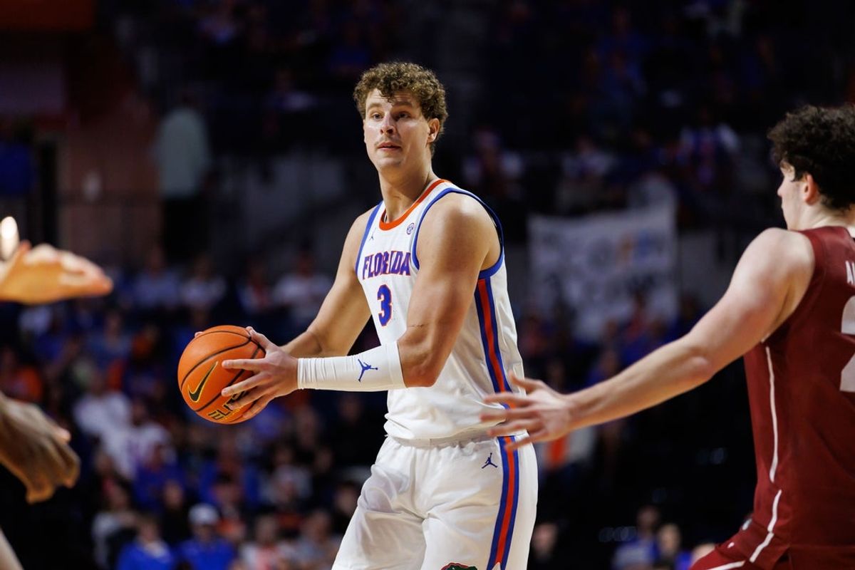 Dec 21, 2025; Gainesville, Florida, USA; Florida Gators center Micah Handlogten (3) looks to pass against the Colgate Raiders during the second half at Exactech Arena at the Stephen C. O'Connell Center. Mandatory Credit: Matt Pendleton-Imagn Images
