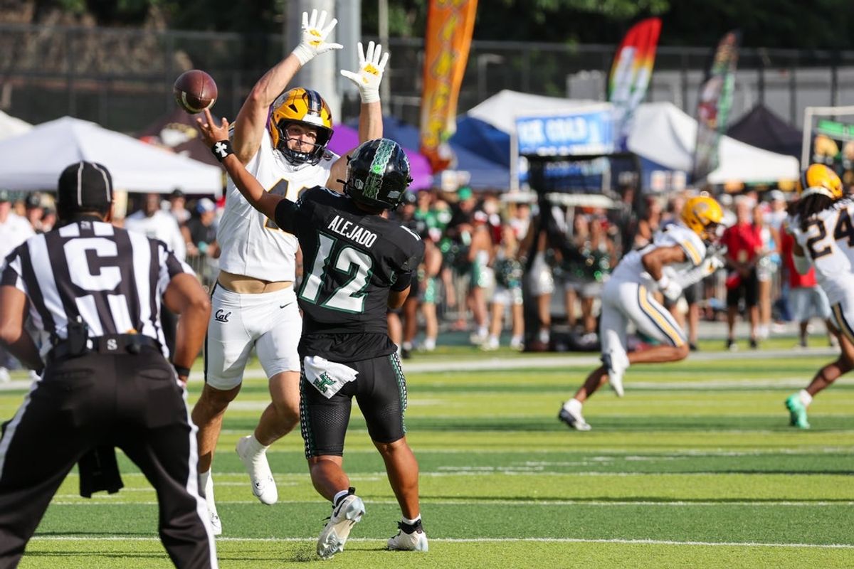 Dec 24, 2025; Honolulu, HI, USA;  California Golden Bears inside linebacker Luke Ferrelli (41) puts pressure on Hawaii Rainbow Warriors quarterback Micah Alejado (12) during the second quarter at the Hawaii Bowl at the Clarence T.C. Ching Athletics Complex. Mandatory Credit: Marco Garcia-Imagn Images