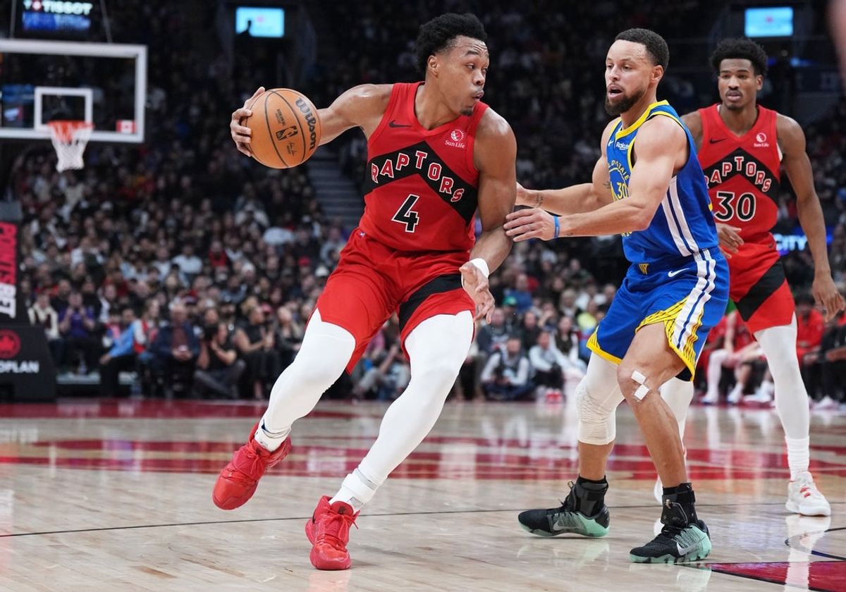 Dec 28, 2025; Toronto, Ontario, CAN; Toronto Raptors forward Scottie Barnes (4) controls the ball as Golden State Warriors guard Stephen Curry (30) tries to defend during the second quarter at Scotiabank Arena. Mandatory Credit: Nick Turchiaro-Imagn Images