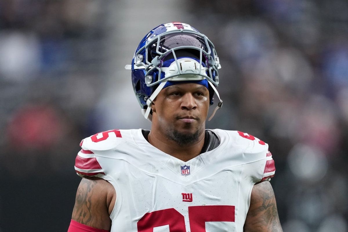Dec 28, 2025; Paradise, Nevada, USA; New York Giants defensive tackle Roy Robertson-Harris (95) warms up before the game against the Las Vegas Raiders at Allegiant Stadium. Mandatory Credit: Kirby Lee-Imagn Images