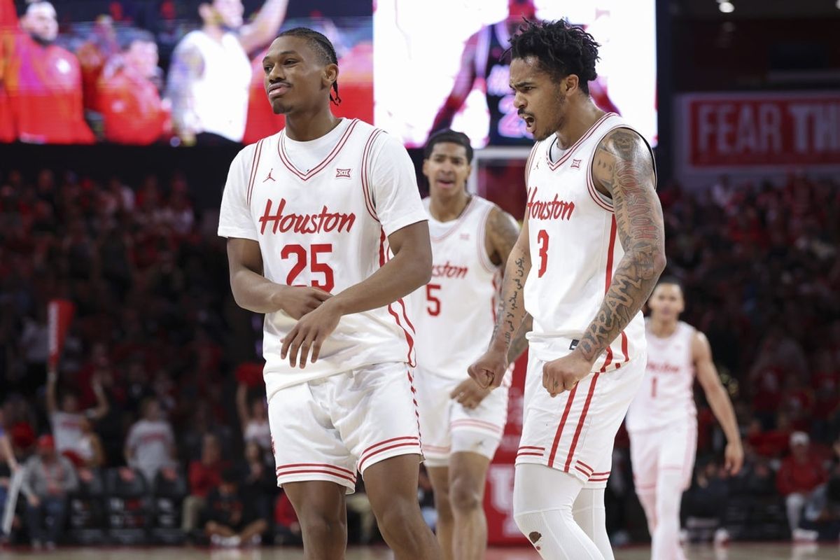 Dec 29, 2025; Houston, Texas, USA; Houston Cougars guard Mercy Miller (25) reacts with guard Ramon Walker Jr. (3) after scoring a basket during the second half against the Middle Tennessee Blue Raiders at Fertitta Center. Mandatory Credit: Troy Taormina-Imagn Images