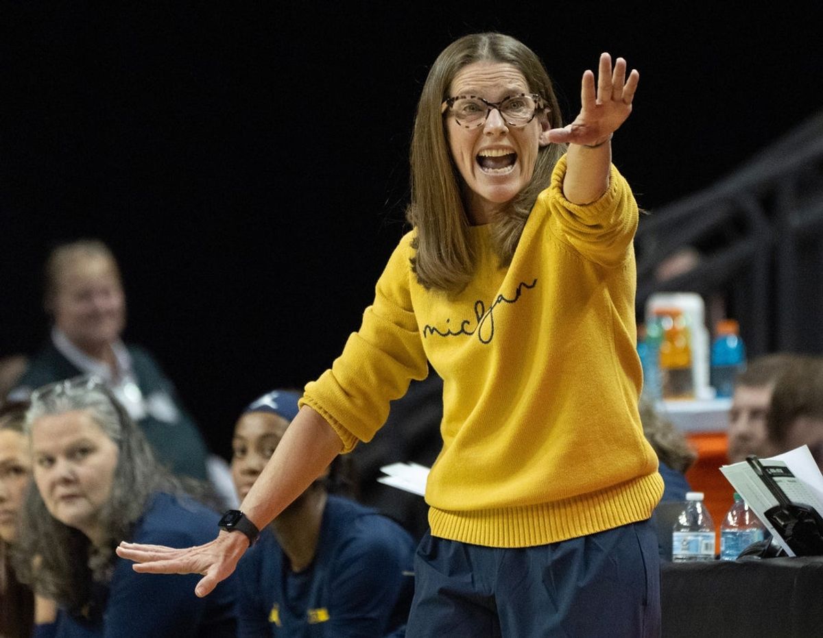 Michigan women’s coach Kim Barnes Arico calls to her team during the first half against Oregon at Matthew Knight Arena Dec. 29, 2025.