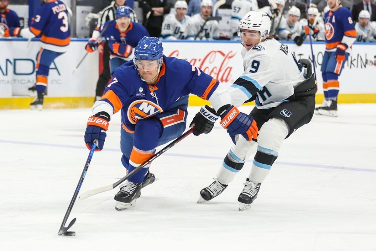 Jan 1, 2026; Elmont, New York, USA;  New York Islanders right wing Maxim Tsyplakov (7) and Utah Mammoth right wing Clayton Keller (9) battle for control of the puck in the second period at UBS Arena. Mandatory Credit: Wendell Cruz-Imagn Images