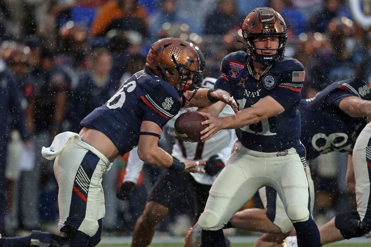 Jan 2, 2026; Memphis, TN, USA; Navy Midshipmen quarterback Blake Horvath (11) hands the ball off to running back Alex Tecza (46) during the first quarter against the Cincinnati Bearcats at Simmons Bank Liberty Stadium. Mandatory Credit: Petre Thomas-Imagn Images