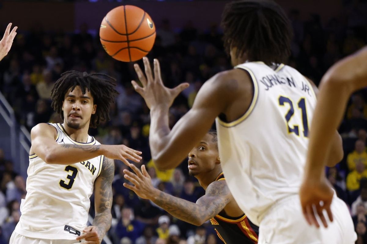 Jan 2, 2026; Ann Arbor, Michigan, USA;  Michigan Wolverines guard Elliot Cadeau (3) passes to forward Morez Johnson Jr. (21) in the first half against the Southern California Trojans at Crisler Center. Mandatory Credit: Rick Osentoski-Imagn Images