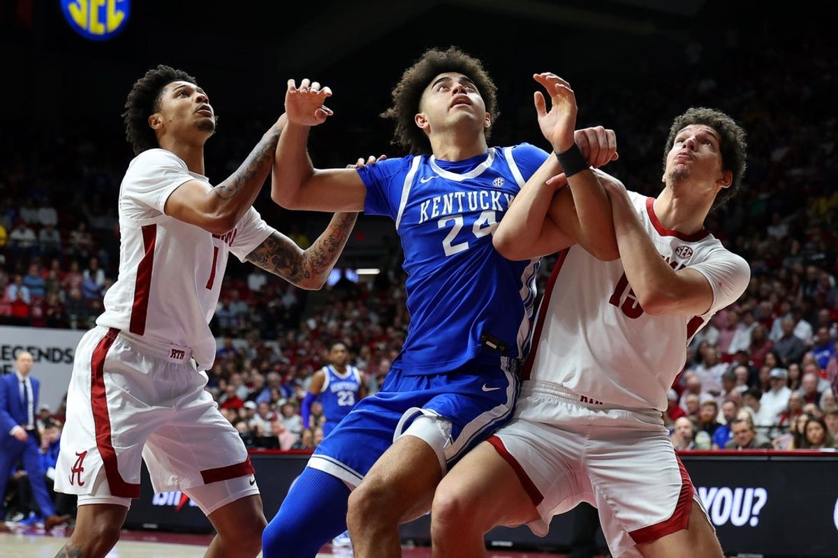 Jan 3, 2026; Tuscaloosa, Alabama, USA; Kentucky Wildcats center Malachi Moreno (24) battles for position with Alabama Crimson Tide guard Jalil Bethea (1) and center Noah Williamson (15) during the first half at Coleman Coliseum. Mandatory Credit: David Leong-Imagn Images