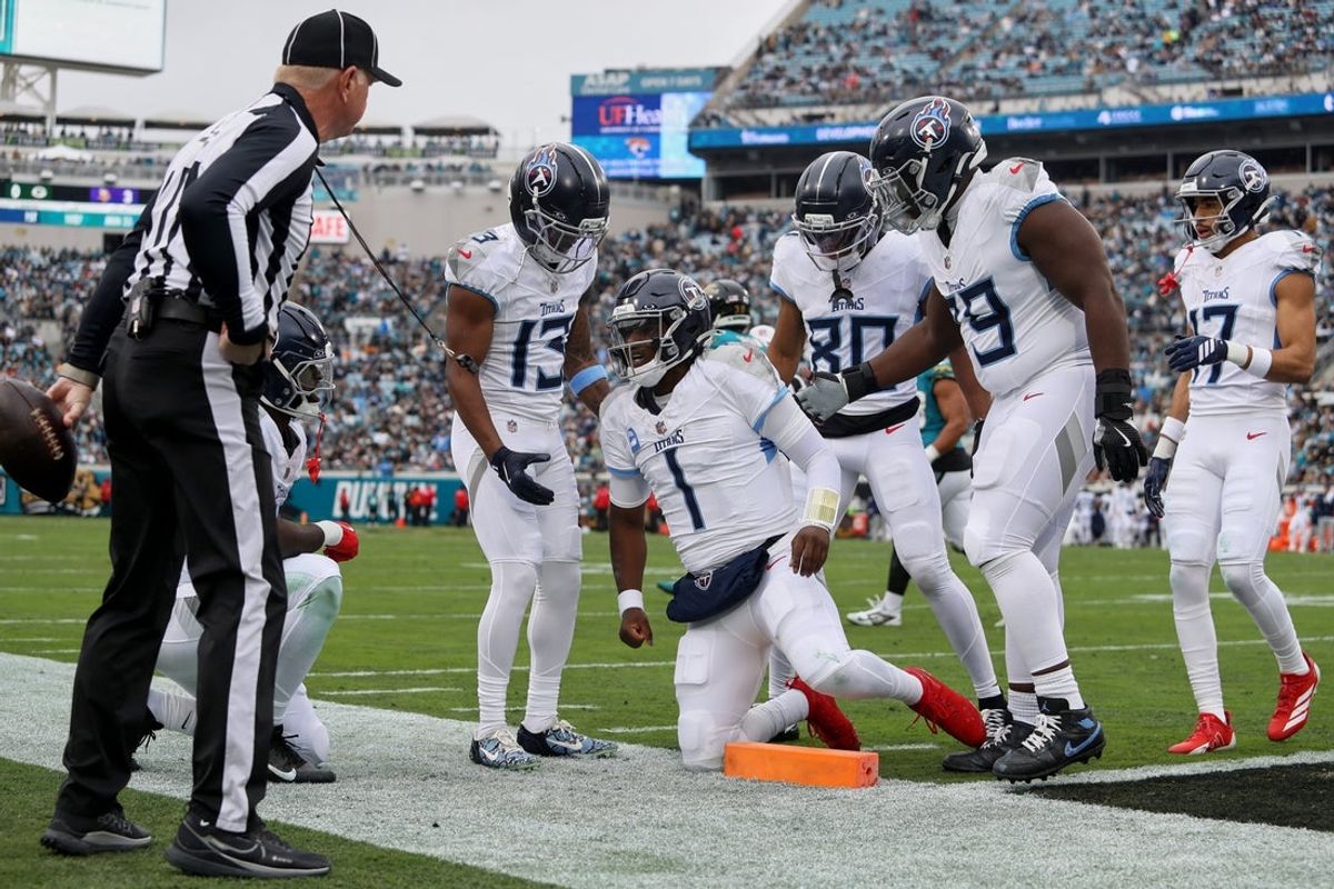Jan 4, 2026; Jacksonville, Florida, USA; Tennessee Titans quarterback Cam Ward (1) celebrates with wide receiver James Proche II (13), wide receiver Bryce Oliver (80), center Lloyd Cushenberry III (79) and wide receiver Chimere Dike (17) after scoring a rushing touchdown against the Jacksonville Jaguars during the first quarter at EverBank Stadium. Mandatory Credit: Morgan Tencza-Imagn Images