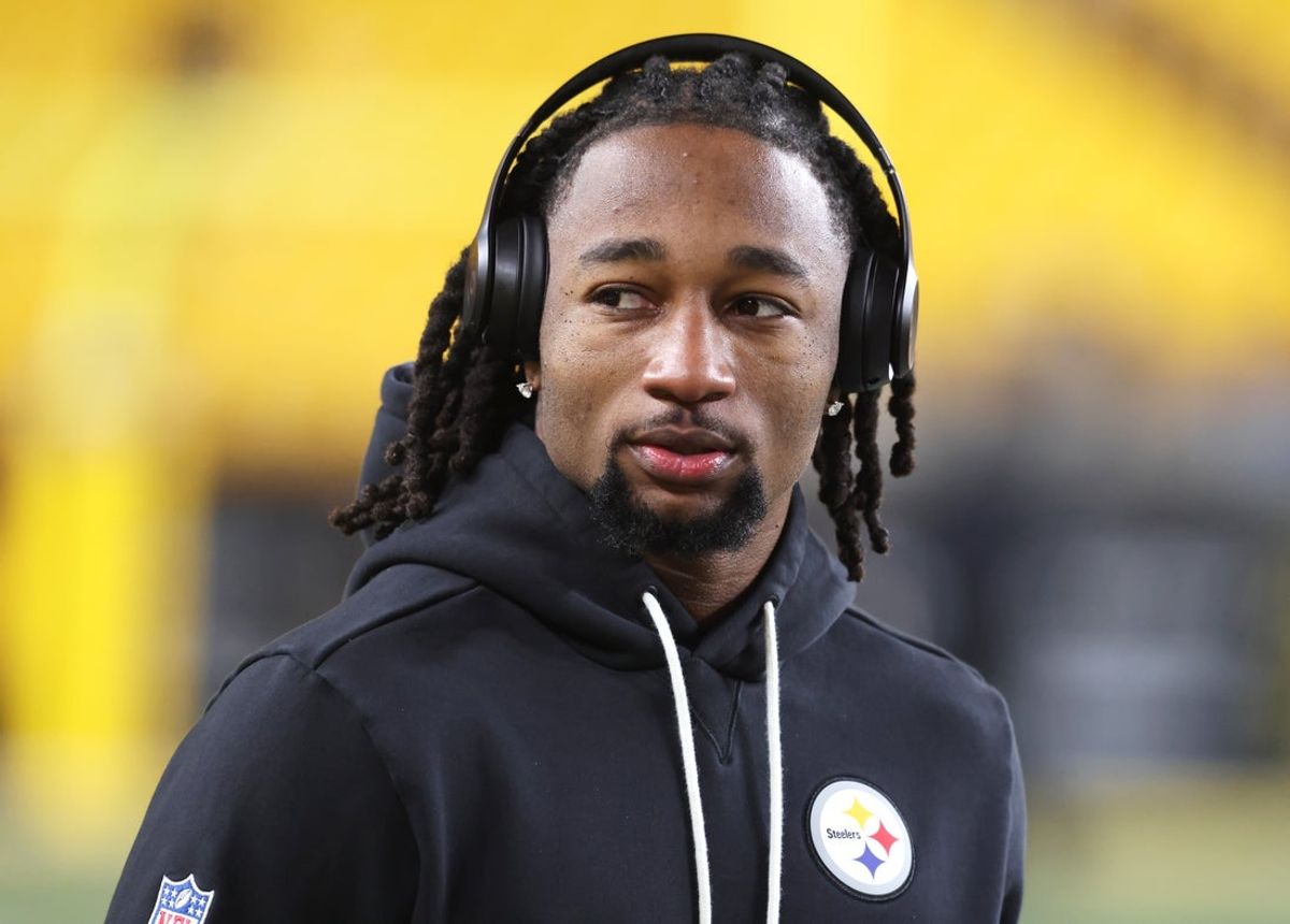 Jan 4, 2026; Pittsburgh, Pennsylvania, USA; Pittsburgh Steelers cornerback Asante Samuel Jr. (22) on the field before the Steelers play the Baltimore Ravens at Acrisure Stadium. Mandatory Credit: Charles LeClaire-Imagn Images