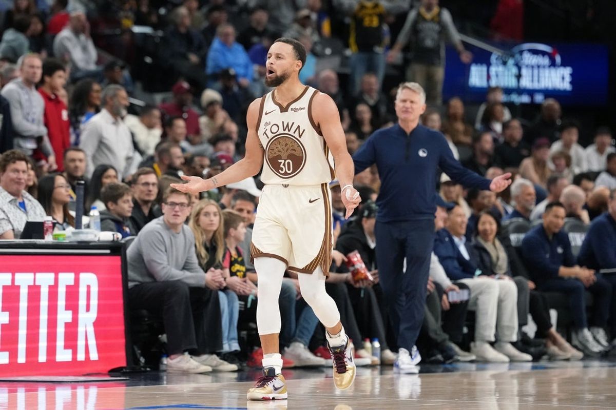 Jan 5, 2026; Inglewood, California, USA; Golden State Warriors guard Stephen Curry (30) and head coach Steve Kerr react in the second half against the LA Clippers at Intuit Dome. Mandatory Credit: Kirby Lee-Imagn Images