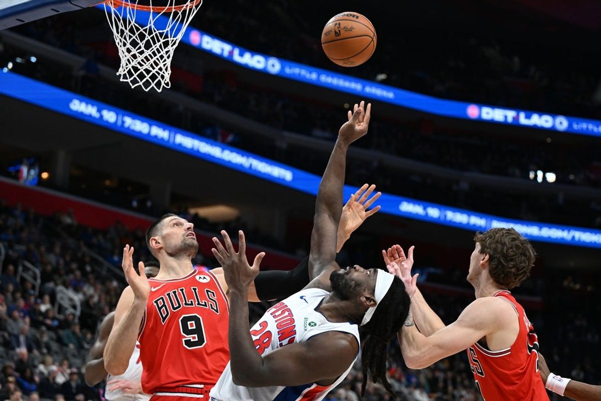 Jan 7, 2026; Detroit, Michigan, USA; Detroit Pistons forward Isaiah Stewart (28) battles for a rebound with Chicago Bulls center Nikola Vucevic (9) in the first quarter at Little Caesars Arena. Mandatory Credit: Lon Horwedel-Imagn Images