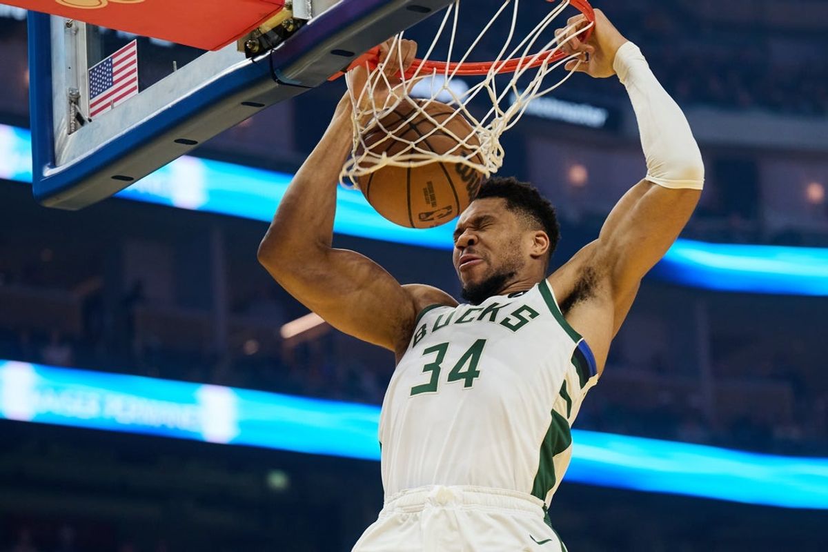 Jan 7, 2026; San Francisco, California, USA; Milwaukee Bucks forward Giannis Antetokounmpo (34) dunks the ball against the Golden State Warriors during the first quarter at Chase Center. Mandatory Credit: Robert Edwards-Imagn Images