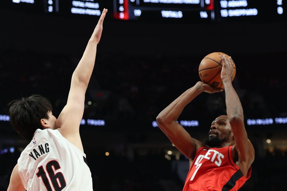 Jan 7, 2026; Portland, Oregon, USA;  Houston Rockets forward Kevin Durant (7) shoots the ball over Portland Trail Blazers center Yang Hansen (16) during the first half at Moda Center. Mandatory Credit: Jaime Valdez-Imagn Images