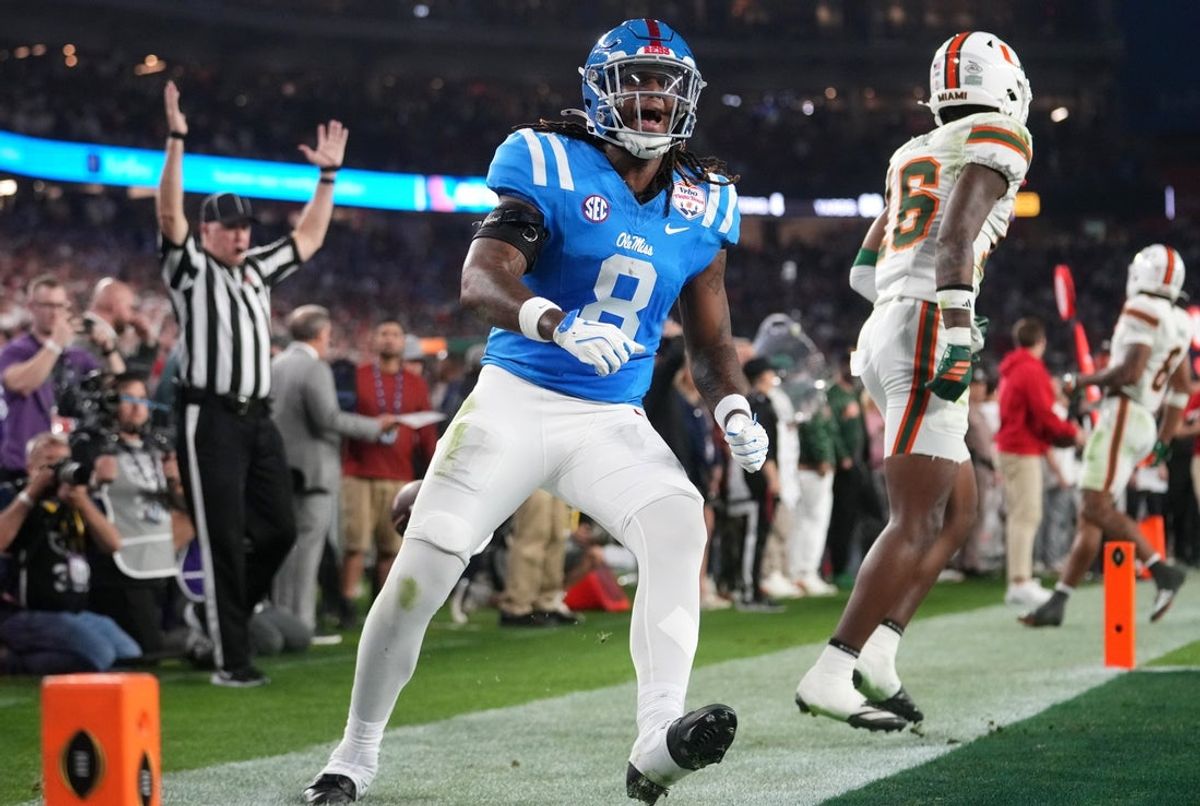 Ole Miss Rebels tight end Dae'Quan Wright (8) celebrates his touchdown catch against the Miami Hurricanes during their Vrbo Fiesta Bowl matchup at State Farm Stadium on Jan. 8, 2026.
