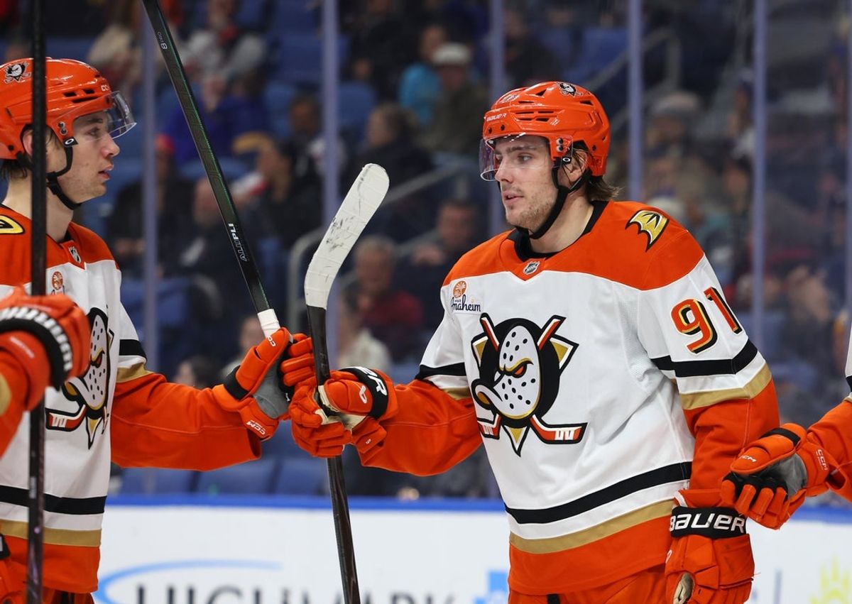 Jan 10, 2026; Buffalo, New York, USA;  Anaheim Ducks center Leo Carlsson (91) celebrates his goal with teammates during the third period against the Buffalo Sabres at KeyBank Center. Mandatory Credit: Timothy T. Ludwig-Imagn Images