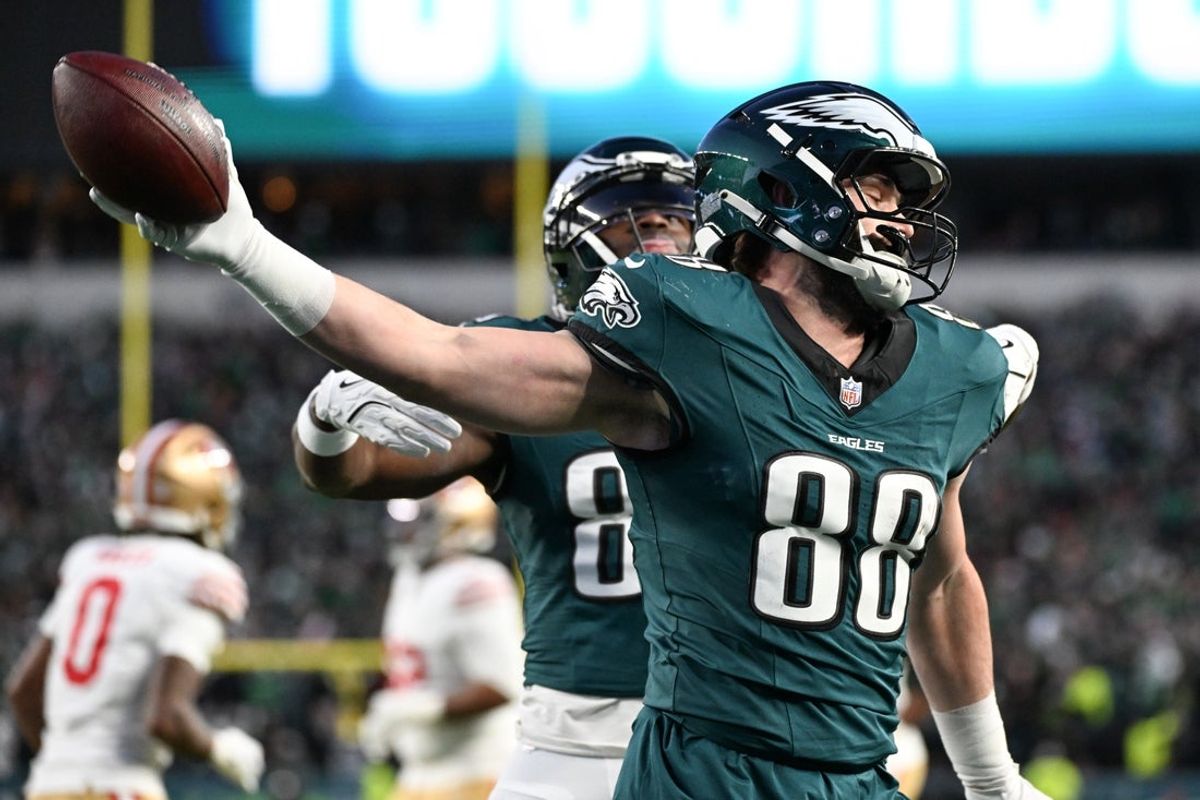 Jan 11, 2026; Philadelphia, PA, USA; Philadelphia Eagles tight end Dallas Goedert (88) celebrates after scoring a touchdown against the San Francisco 49ers during the first quarter in an NFC Wild Card Round game at Lincoln Financial Field. Mandatory Credit: Eric Hartline-Imagn Images