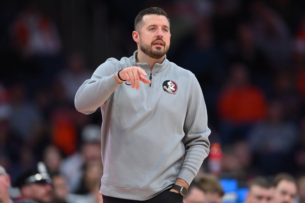 Jan 13, 2026; Syracuse, New York, USA; Florida State Seminoles head coach Luke Loucks during the second half against the Syracuse Orange at the JMA Wireless Dome. Mandatory Credit: Rich Barnes-Imagn Images