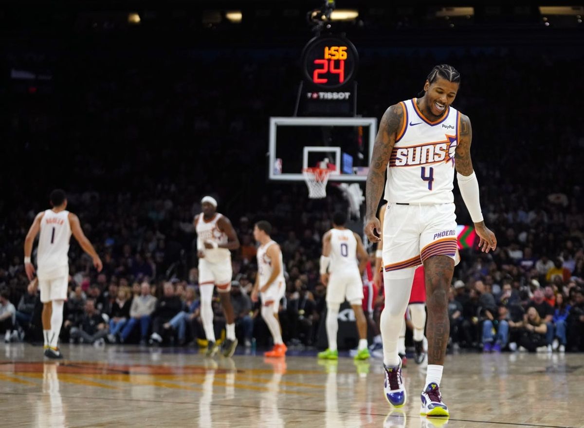 Suns guard Jalen Green (4) celebrates a three pointer against the Clippers during a game at the Mortgage Matchup Center on Nov. 6, 2025.
