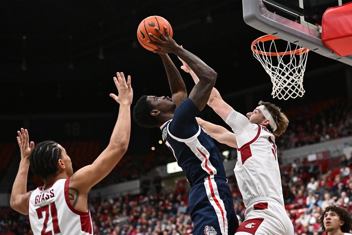 Jan 15, 2026; Pullman, Washington, USA; Gonzaga Bulldogs guard Tyon Grant-Foster (7) shoots the ball against Washington State Cougars forward Simon Hildebrandt (3) in the first half at Friel Court at Beasley Coliseum. Mandatory Credit: James Snook-Imagn Images