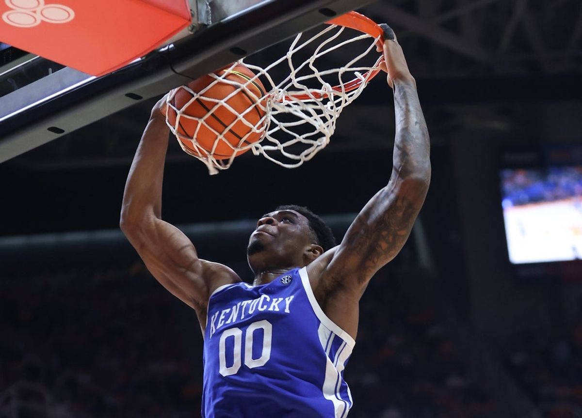 Jan 17, 2026; Knoxville, Tennessee, USA;  Kentucky Wildcats guard Otega Oweh (00) dunks the ball against the Tennessee Volunteers during the second half at Thompson-Boling Arena at Food City Center. Mandatory Credit: Randy Sartin-Imagn Images