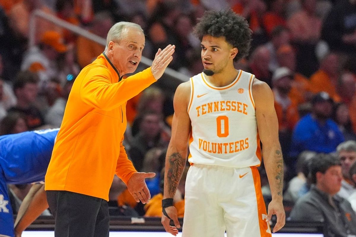 Tennessee coach Rick Barnes speaks to Tennessee guard Ja'Kobi Gillespie (0) during a NCAA basketball game between the Tennessee Volunteers and Kentucky Wildcats at Thompson-Boling Arena at Food City Center in Knoxville, Tenn., on Jan. 17, 2026.