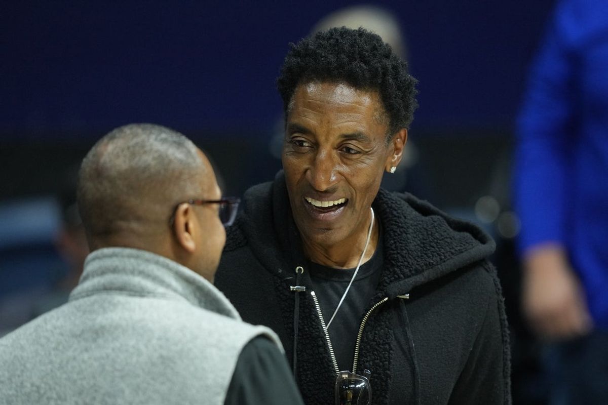 Jan 17, 2026; Berkeley, California, USA; Chicago Bulls former player Scottie Pippen (center) talks before the game between the California Golden Bears and the North Carolina Tar Heels at Haas Pavilion. Mandatory Credit: Darren Yamashita-Imagn Images