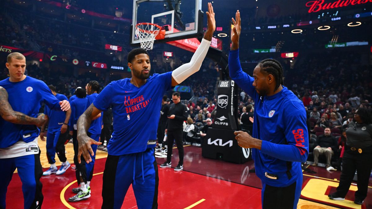 Paul George (izq.) y Kawhi Leonard