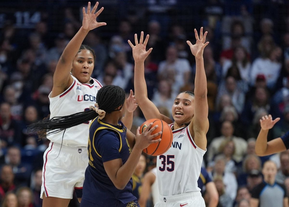 Jan 19, 2026; Storrs, Connecticut, USA; UConn Huskies forward Sarah Strong (21) and guard Azzi Fudd (35) defend against Notre Dame Fighting Irish guard Iyana Moore (23) in the first half at Harry A. Gampel Pavilion. Mandatory Credit: David Butler II-Imagn Images
