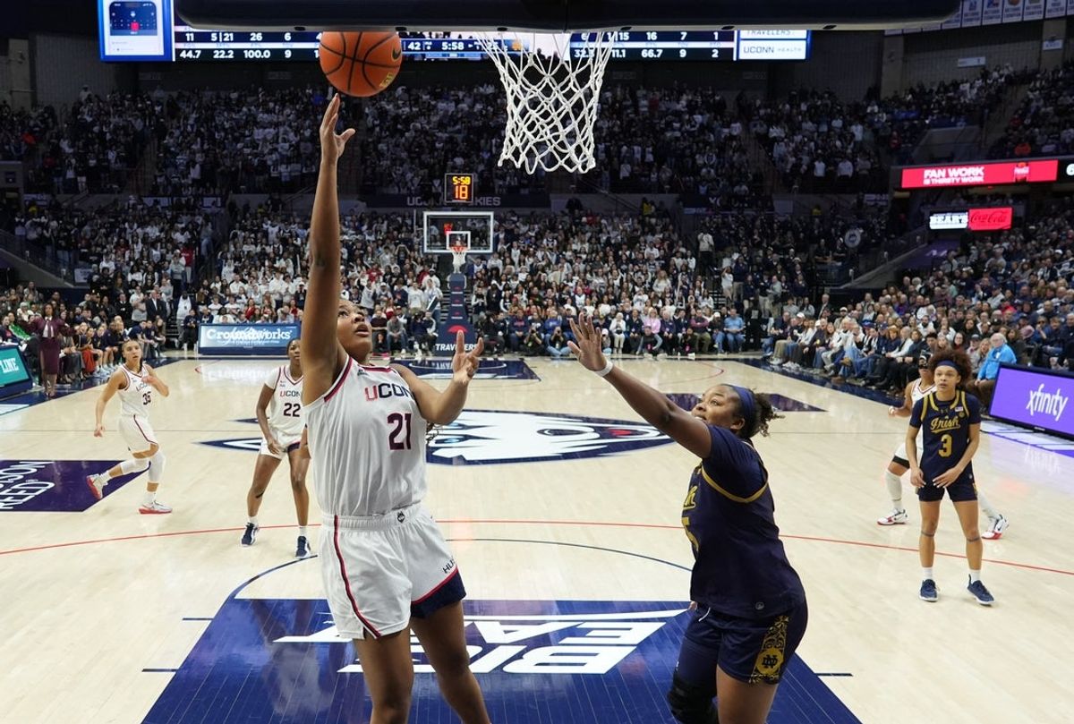 Jan 19, 2026; Storrs, Connecticut, USA; UConn Huskies forward Sarah Strong (21) shoots the ball against Notre Dame Fighting Irish forward Malaya Cowles (5) in the second half at Harry A. Gampel Pavilion. Mandatory Credit: David Butler II-Imagn Images